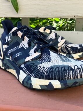 Adidas Women’s Size 9 UltraBoost 20 Geometric Pattern Collegiate